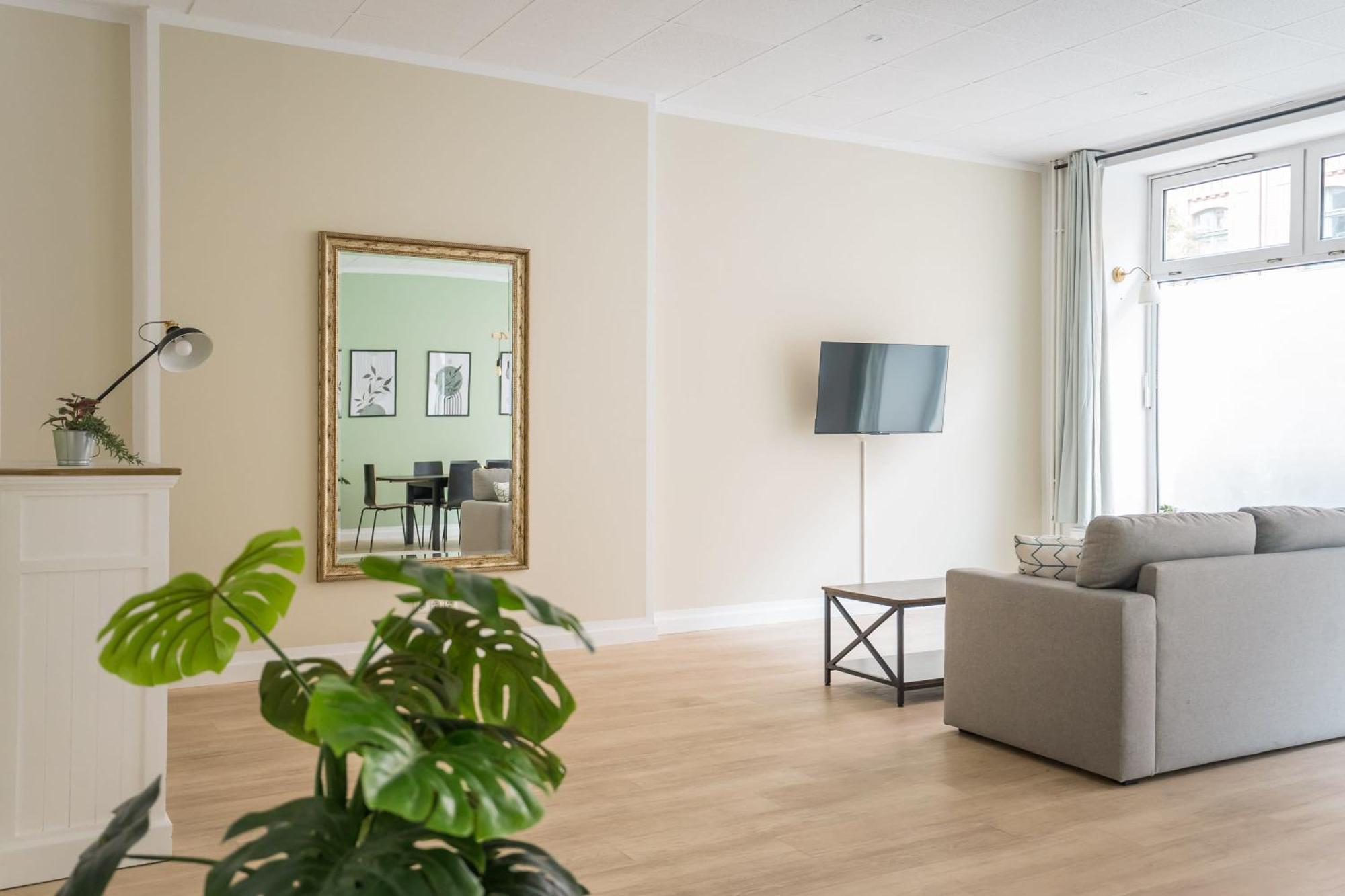 Spacious Family With 2 Bedrooms Appartement *